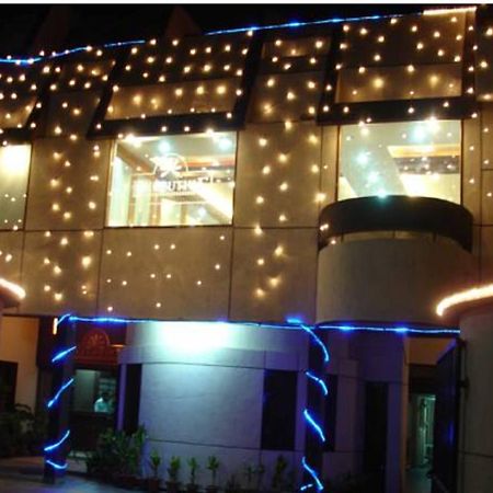 Oyo 15791 Flagship Hotel Executive Hazratganj Lucknow Exterior photo