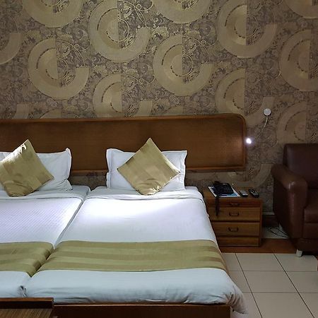 Oyo 15791 Flagship Hotel Executive Hazratganj Lucknow Exterior photo