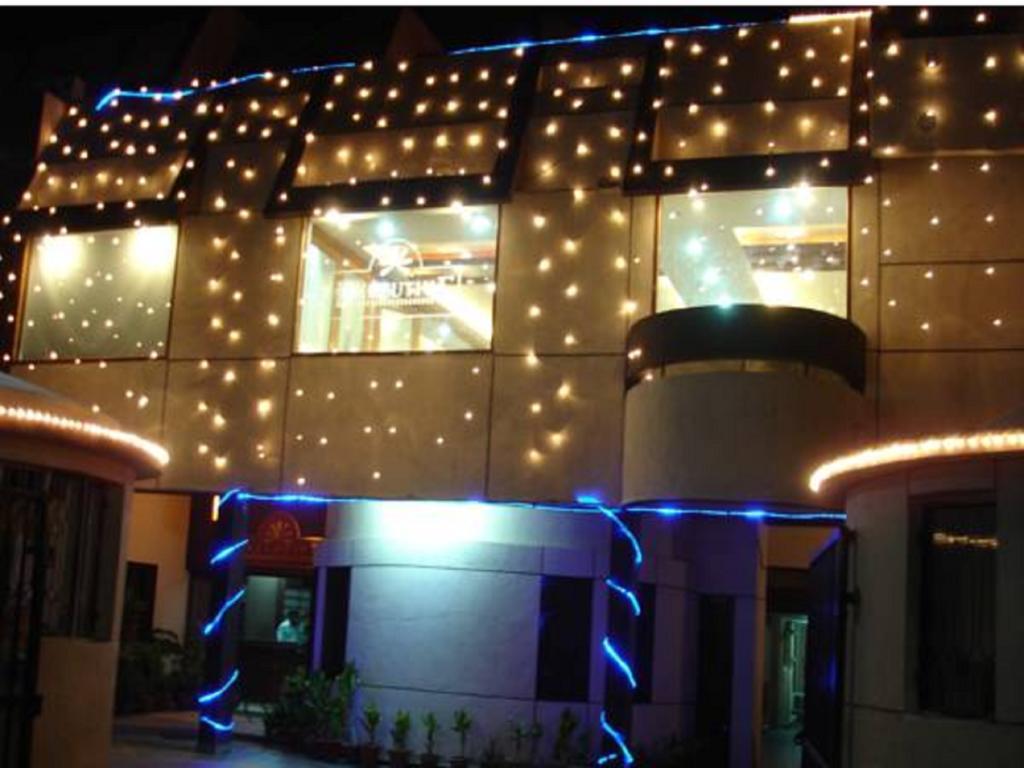 Oyo 15791 Flagship Hotel Executive Hazratganj Lucknow Exterior photo