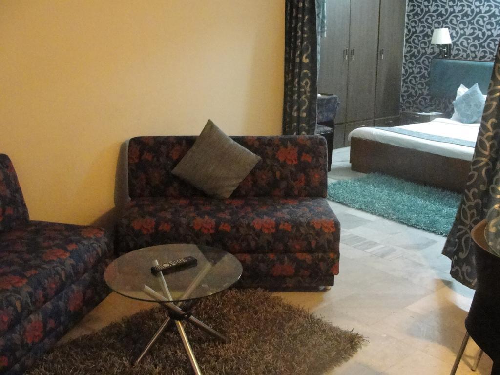 Oyo 15791 Flagship Hotel Executive Hazratganj Lucknow Exterior photo
